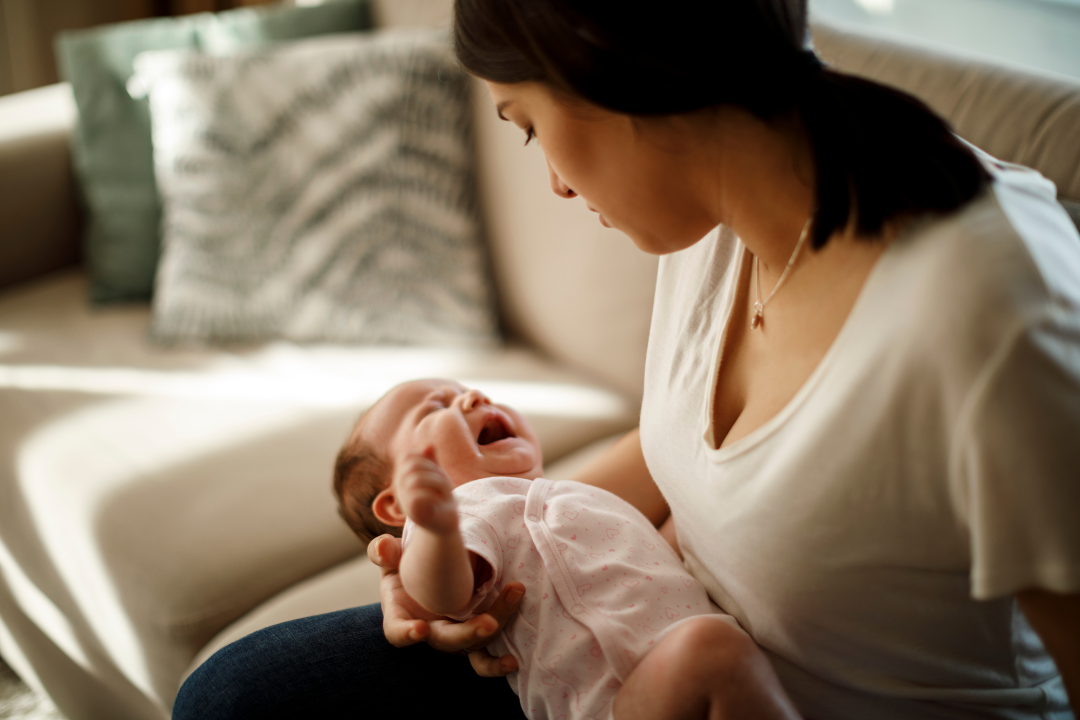menenangkan bayi menangis
